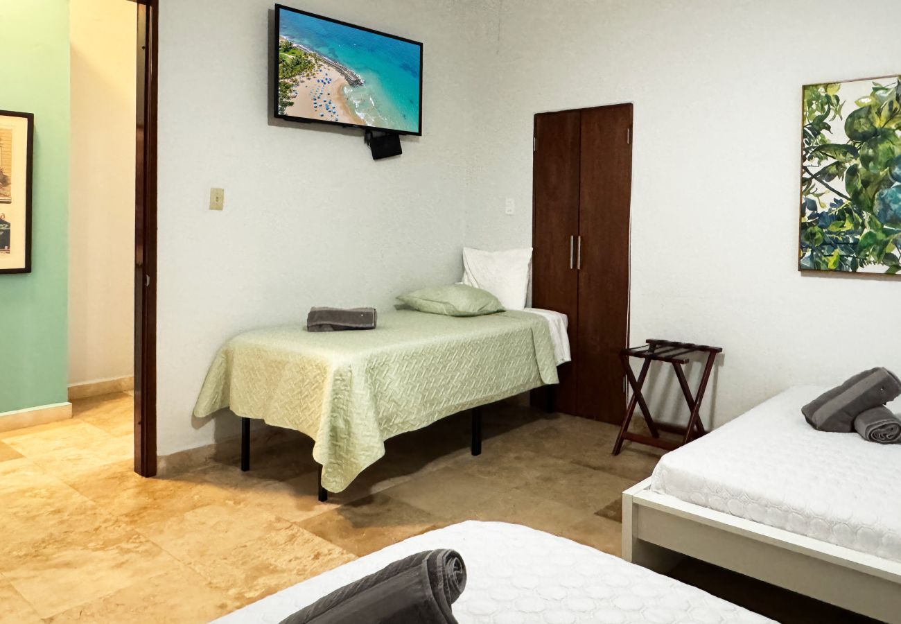 Apartamento en San Juan - Condado Group Stay | Large 4-BR Near Everything