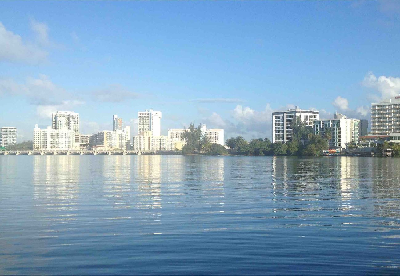 Apartamento en San Juan - Condado Beach & Rooftop Garden for large groups