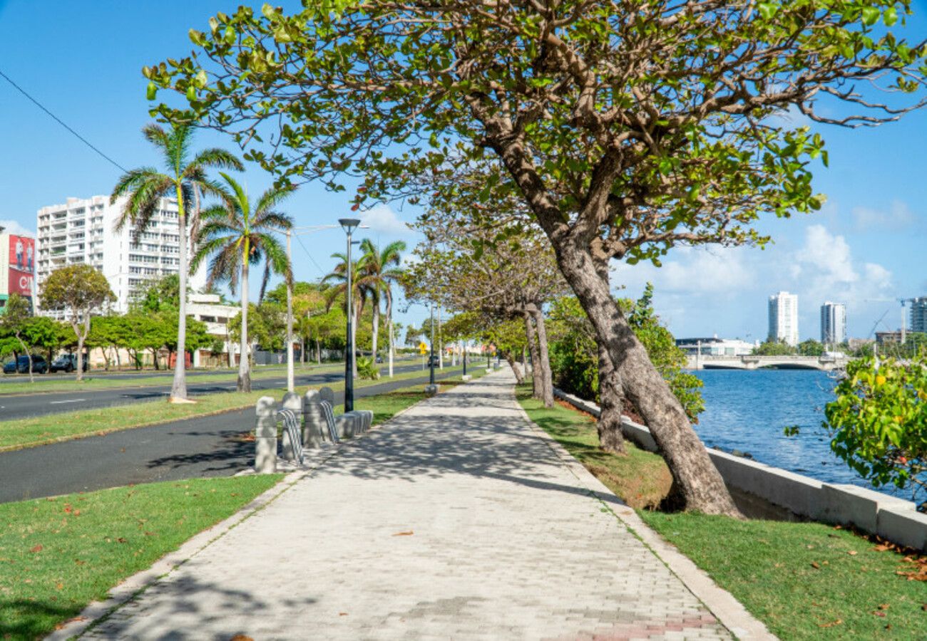 Apartamento en San Juan - Condado Beach & Rooftop Garden for large groups