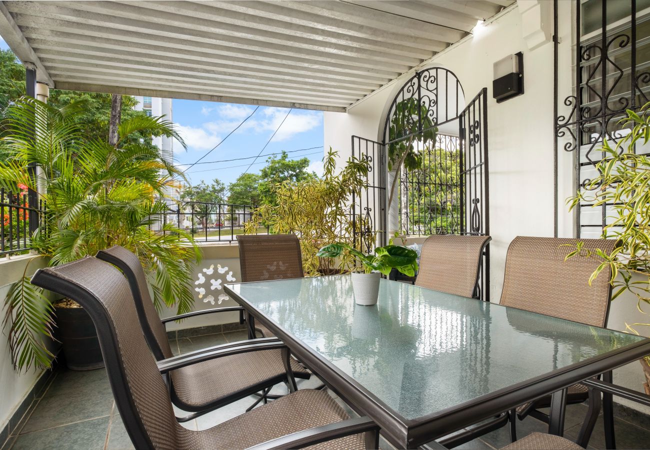 Apartamento en San Juan - Condado Beach & Rooftop Garden for large groups