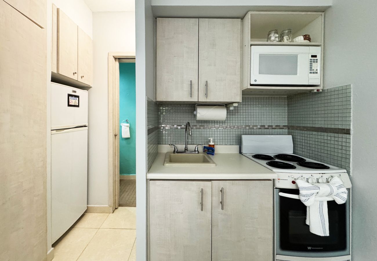 Estudio en San Juan - Updated Condado Queen Studio | Near Beach & Dining