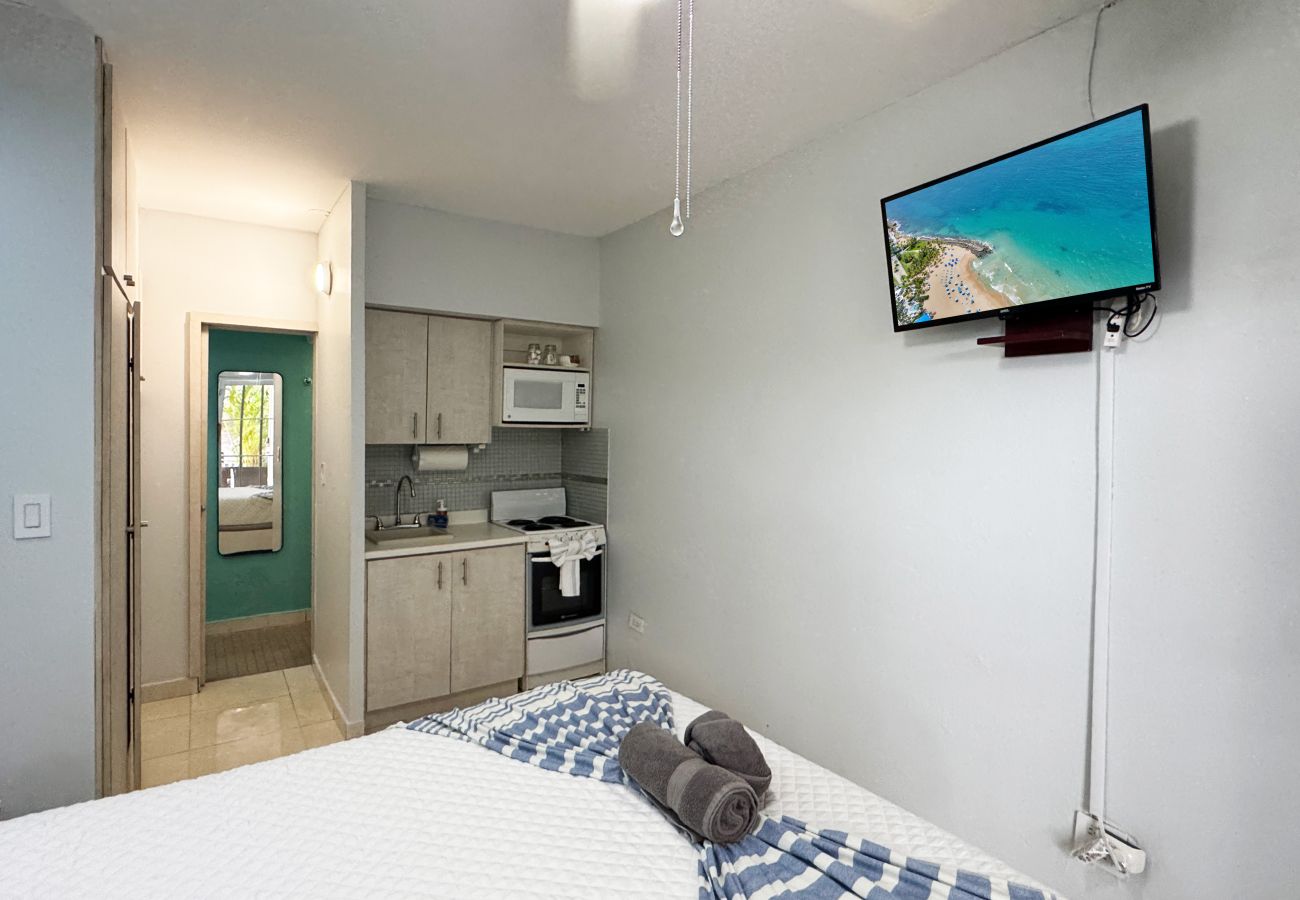 Estudio en San Juan - Updated Condado Queen Studio | Near Beach & Dining