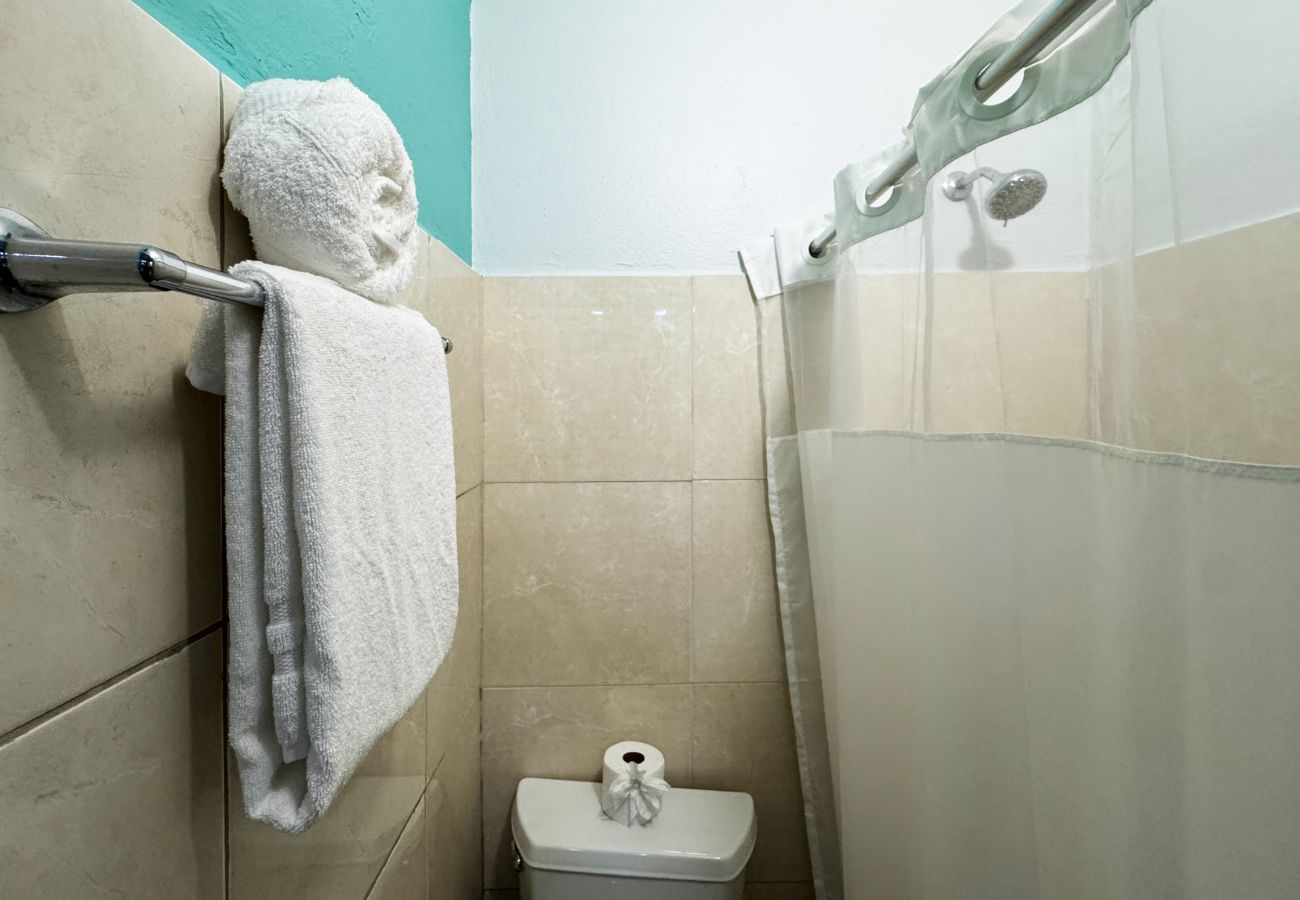 Estudio en San Juan - Updated Condado Queen Studio | Near Beach & Dining