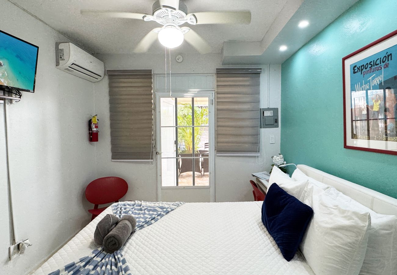 Estudio en San Juan - Updated Condado Queen Studio | Near Beach & Dining
