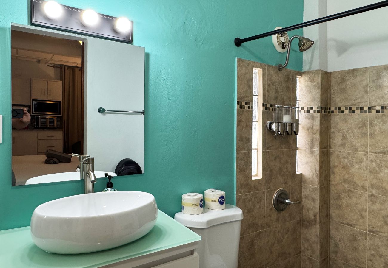 Estudio en San Juan - Updated Condado Studio | King Bed & Prime Location 