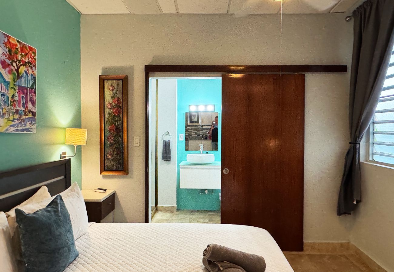 Estudio en San Juan - Updated Condado Studio | King Bed & Prime Location 