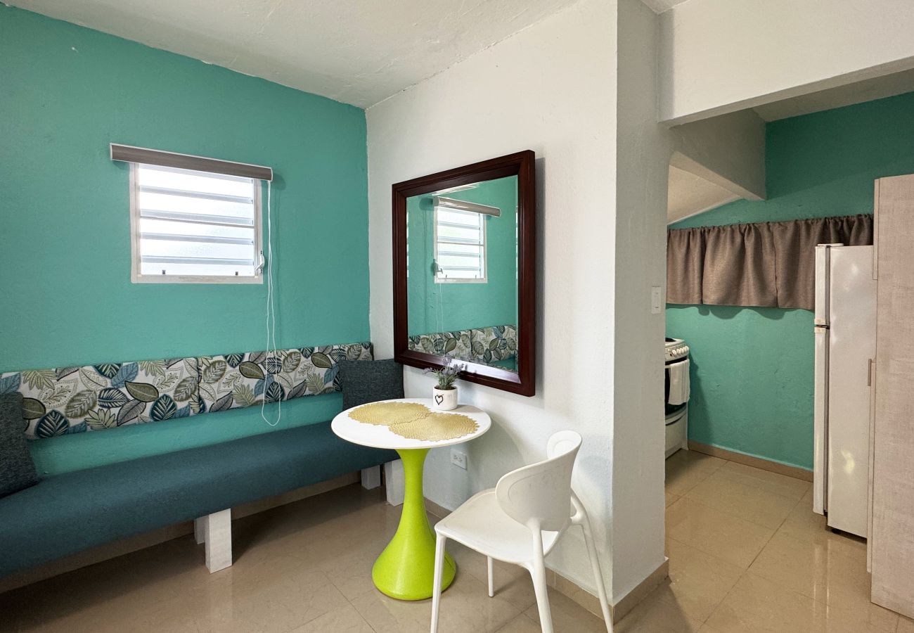 Apartamento en San Juan - Couples Condado Stay | 1BR Near Dining & Beach 
