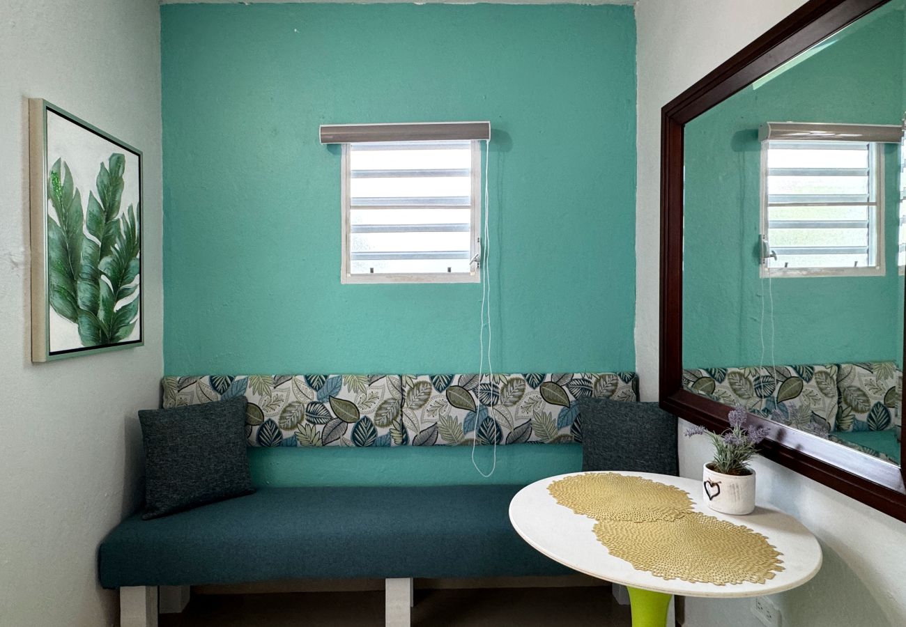 Apartamento en San Juan - Couples Condado Stay | 1BR Near Dining & Beach 