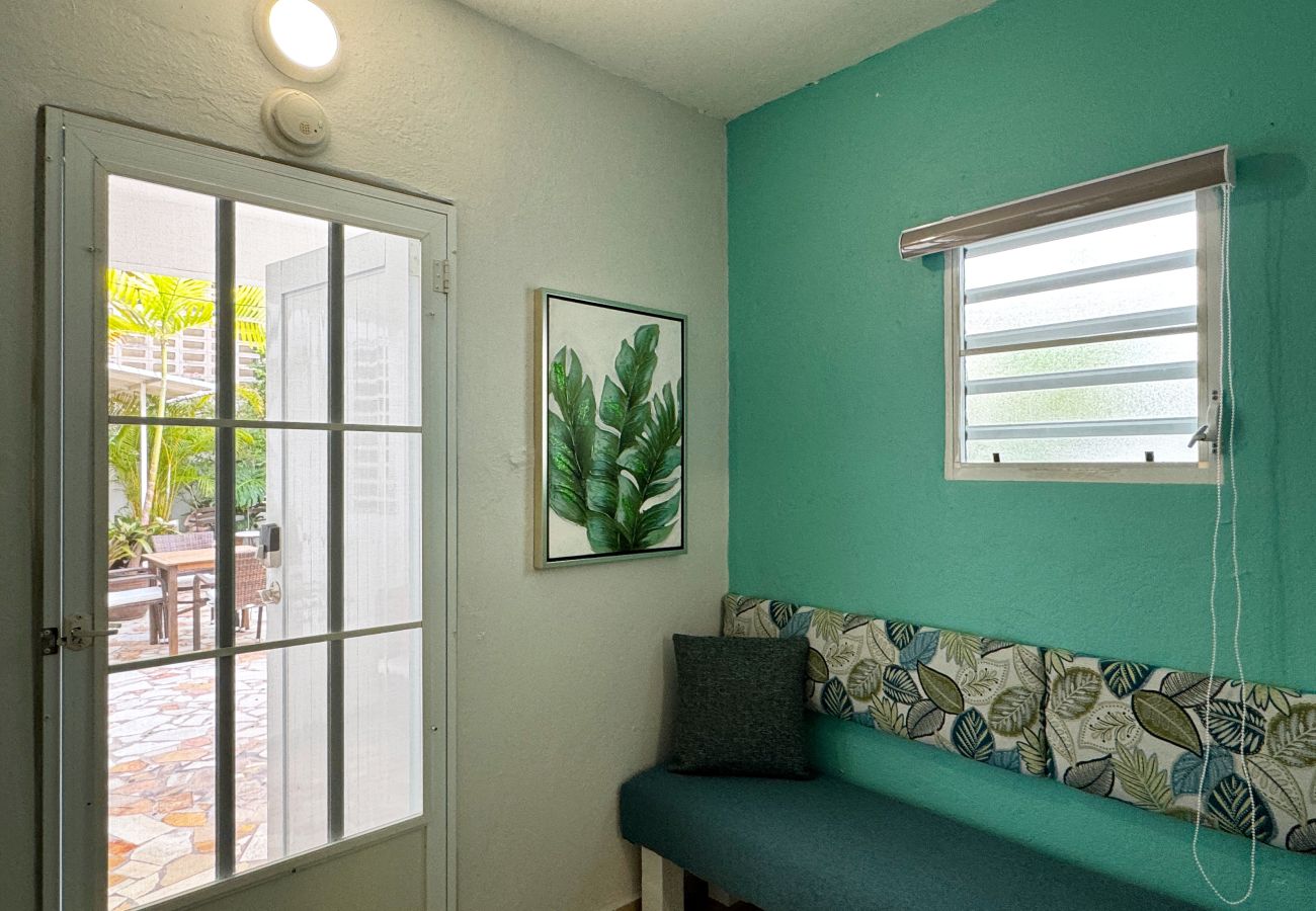 Apartamento en San Juan - Couples Condado Stay | 1BR Near Dining & Beach 