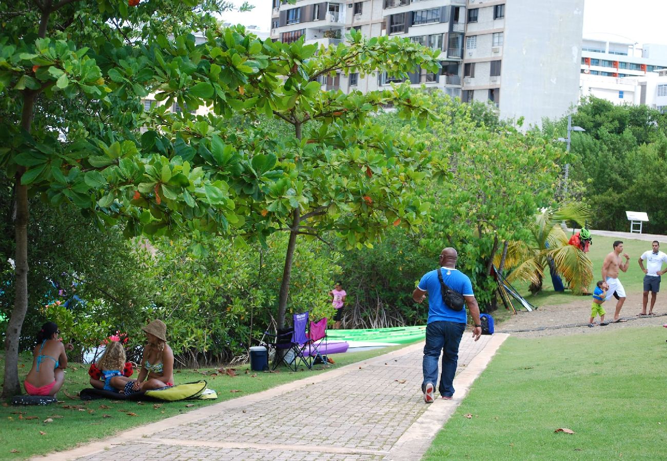 Apartamento en San Juan - Spacious 2BR Apt Near Condado Beach & Lagoon