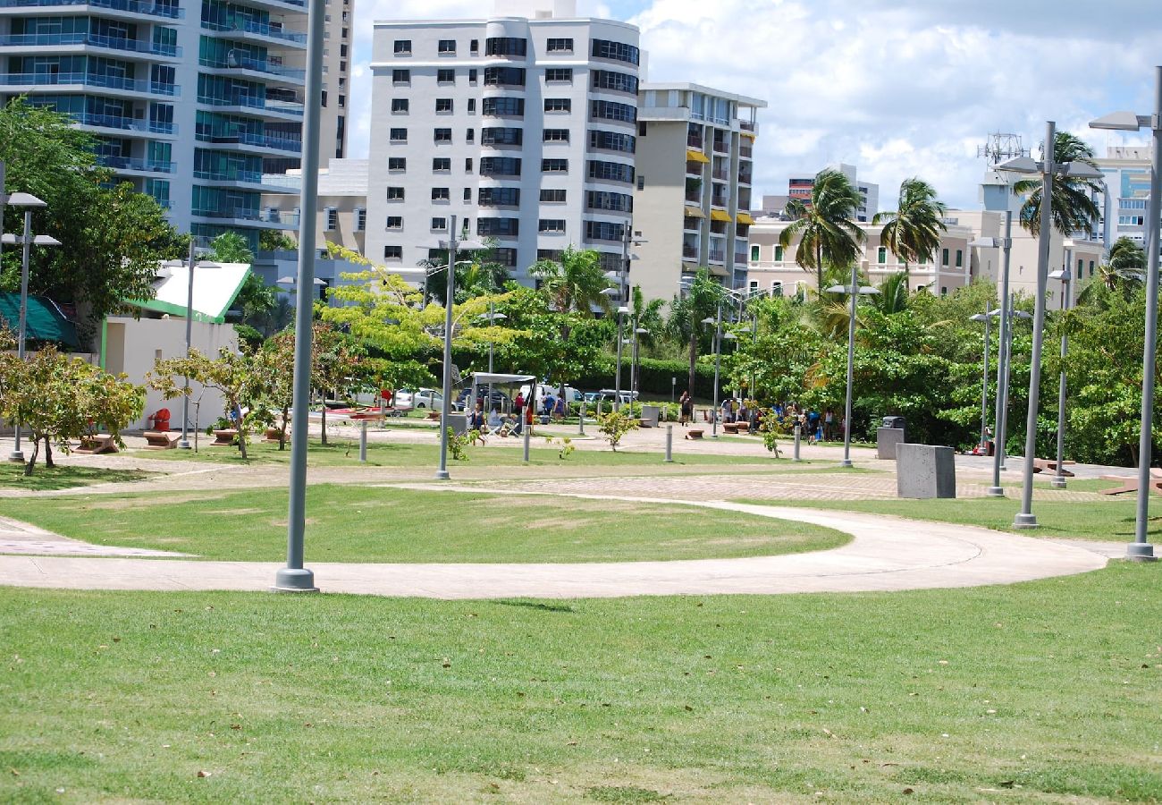 Apartamento en San Juan - Spacious 2BR Apt Near Condado Beach & Lagoon