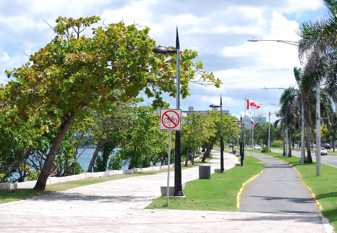 Apartamento en San Juan - Spacious 2BR Apt Near Condado Beach & Lagoon