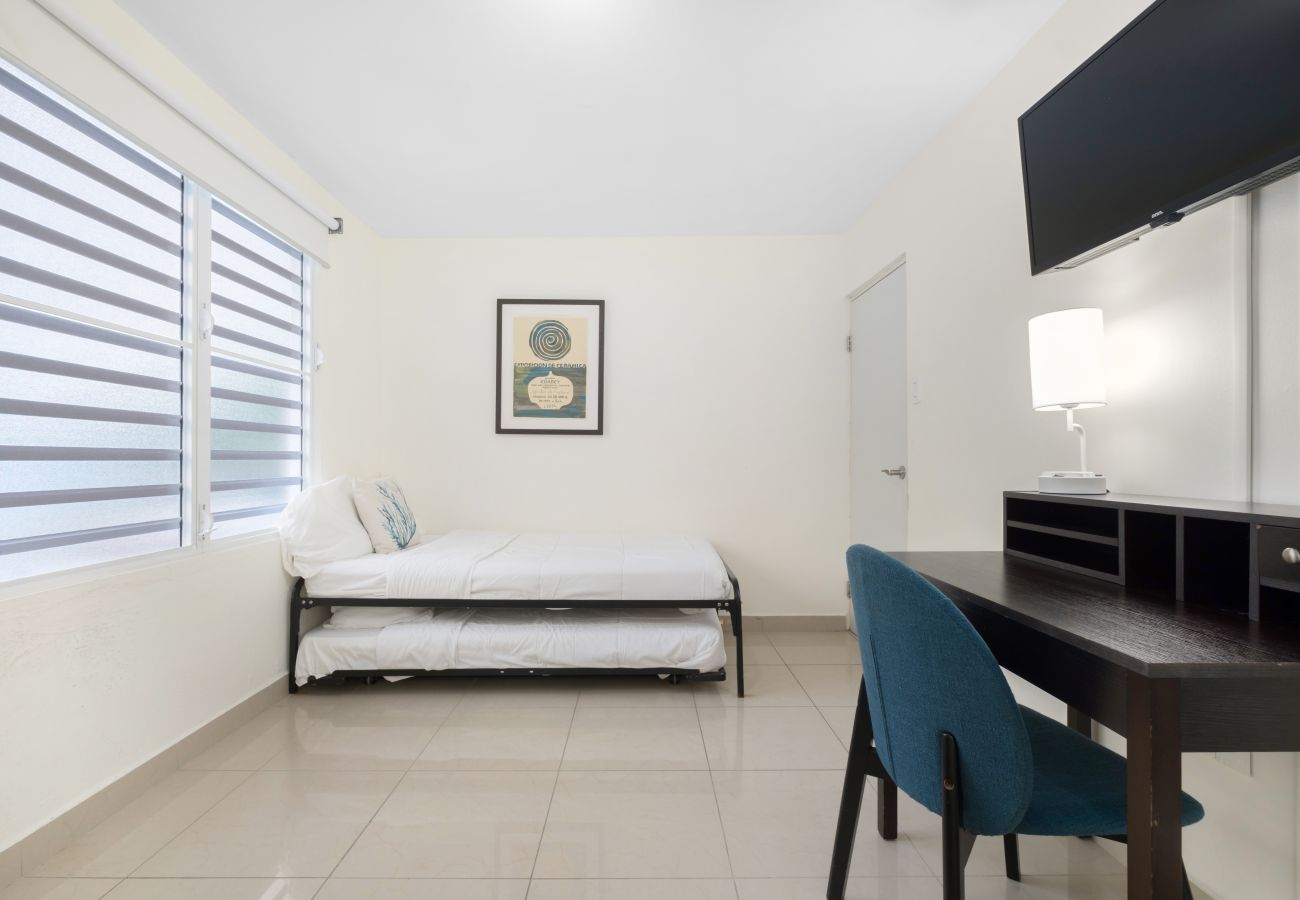 Apartamento en San Juan - Spacious 2BR Apt Near Condado Beach & Lagoon