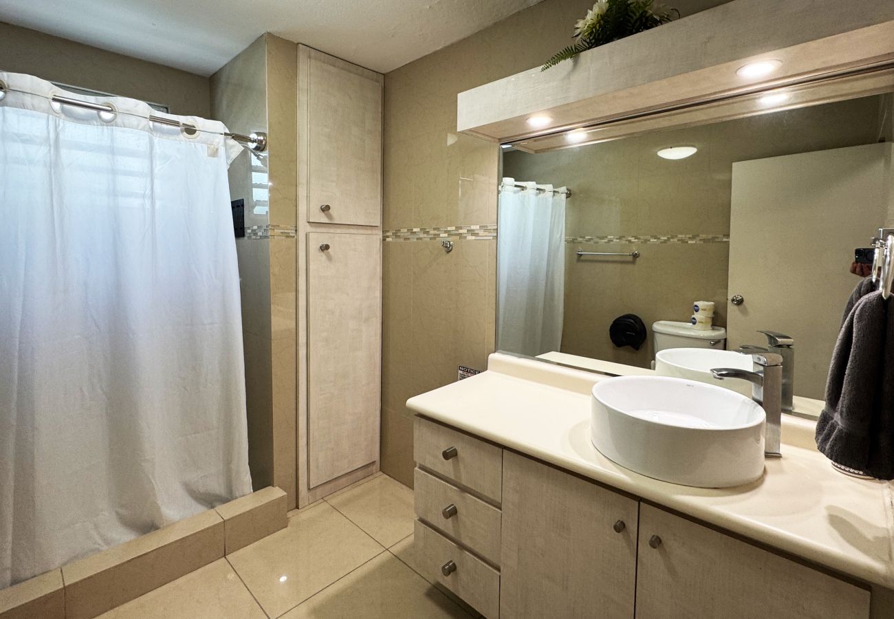 Apartamento en San Juan - Spacious 2BR/1BA in Condado Near Beach & Hotspots