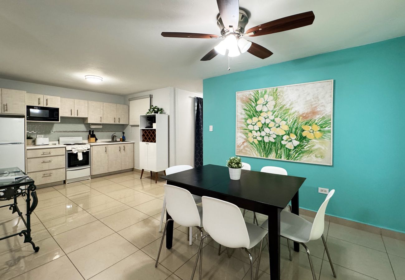 Apartamento en San Juan - Spacious 2BR/1BA in Condado Near Beach & Hotspots