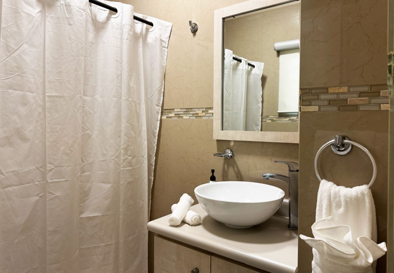 Apartamento en San Juan - Condado Escape | Updated 1BR/1BA, Walk to Beach