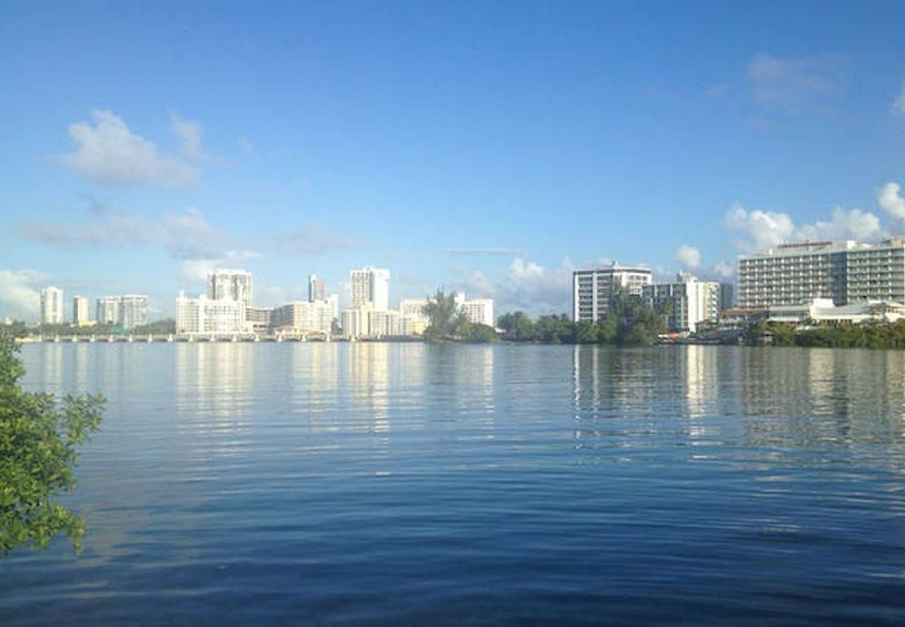 Residencial en San Juan - Prime Location at Condado Beach 2BR 1BA