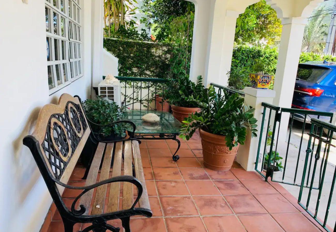 Apartamento en Santurce - Spacious & Bright 2bd Apt, steps to sand!