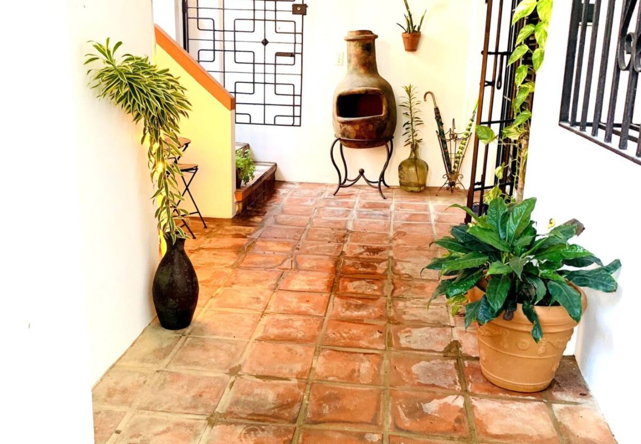 Apartamento en Santurce - Beach Pad w Patio, walk to everything! GEN * AC