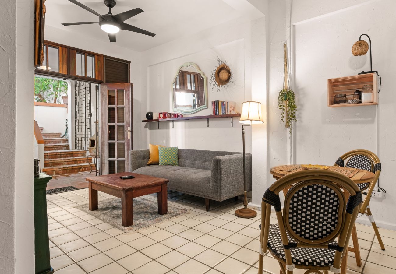 Apartamento en Santurce - Beach Pad w Patio, walk to everything! GEN * AC