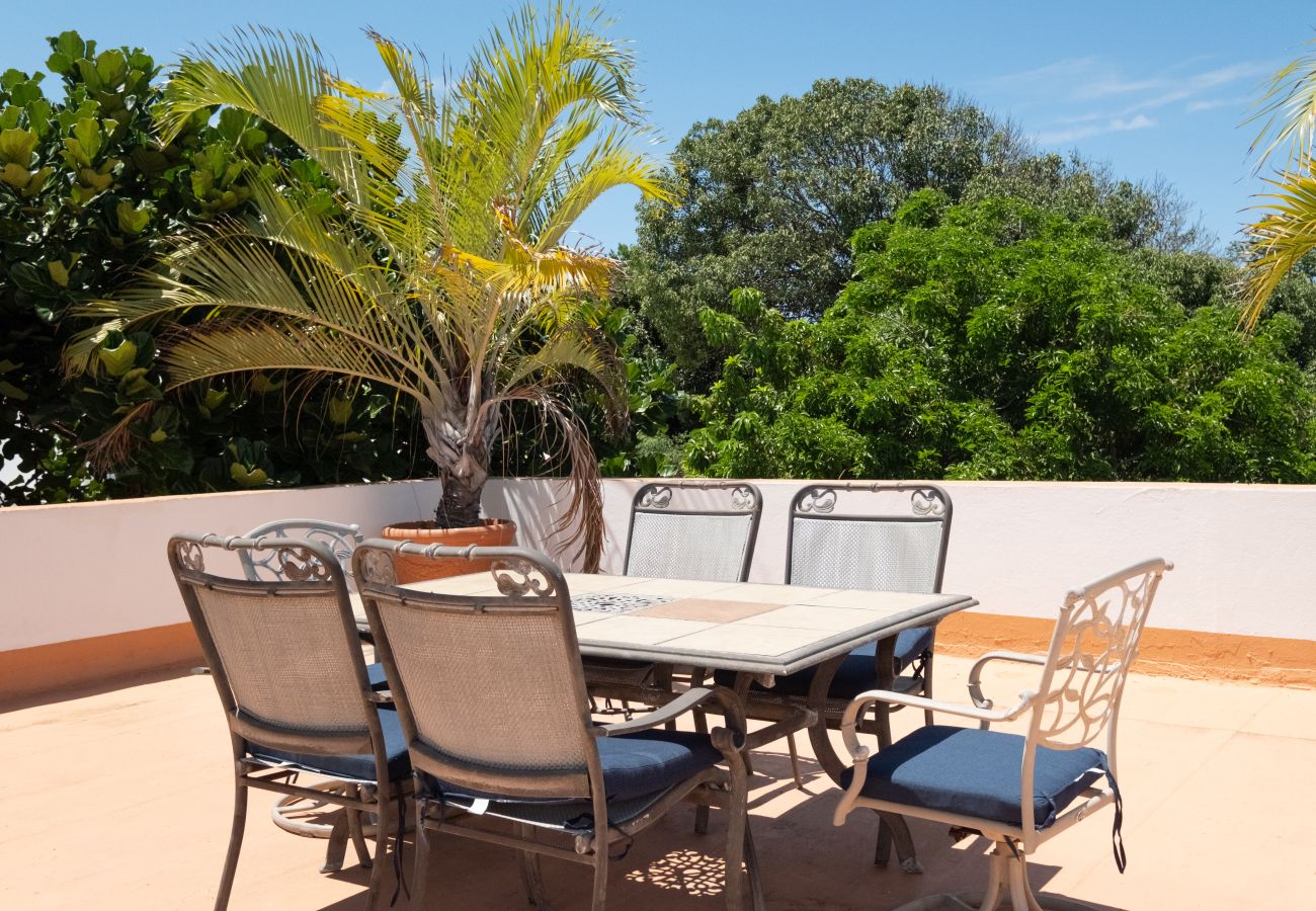 Casa en Santurce - Multi-unit beachside complex for up to 15 guests!