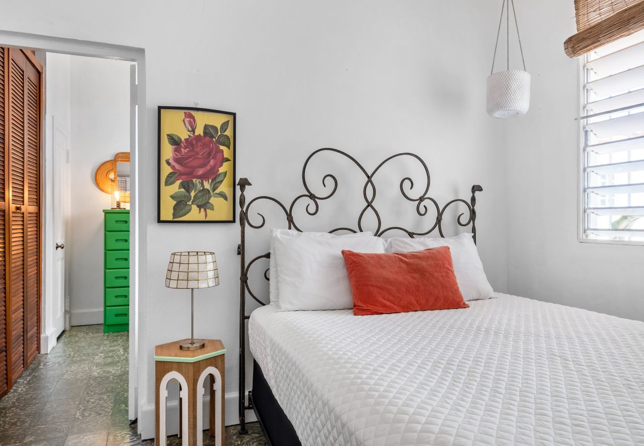Casa en Santurce - Multi-unit beachside complex for up to 12 guests!