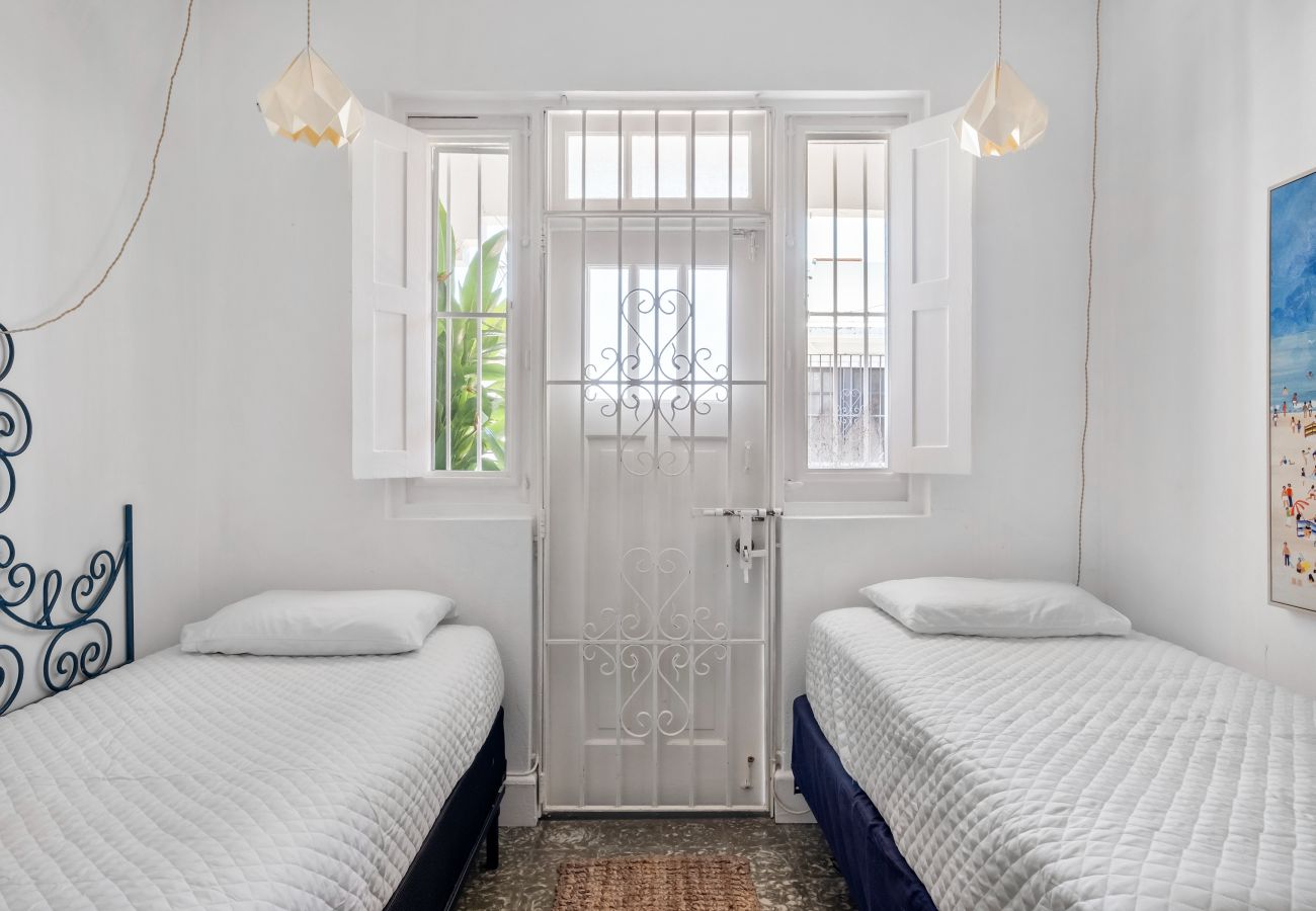Casa en Santurce - Multi-unit beachside complex for up to 12 guests!