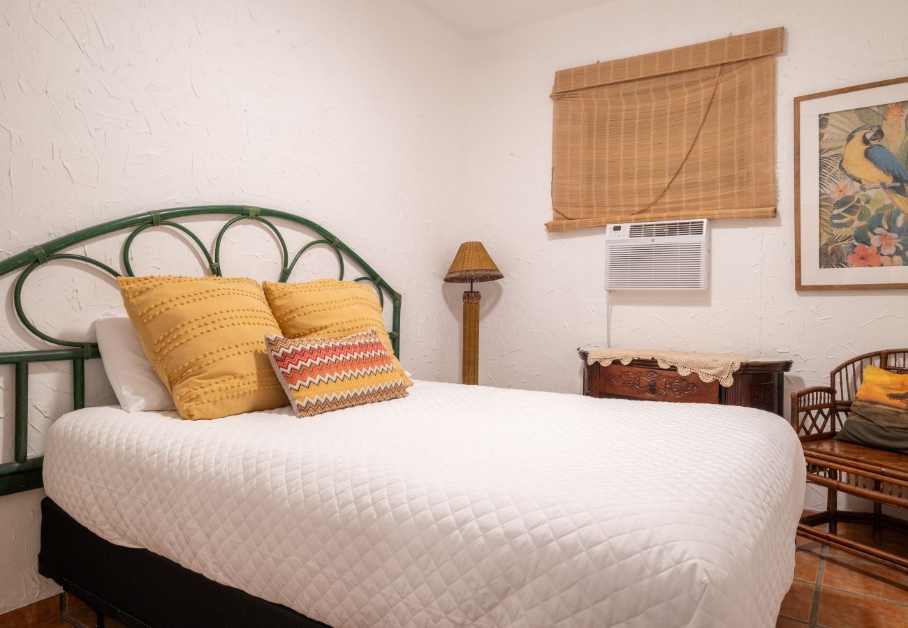 Casa en Santurce - Multi-unit beachside complex for up to 12 guests!