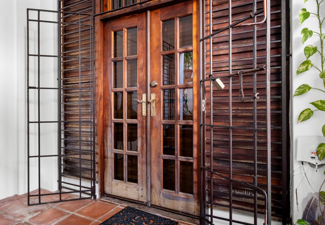 Casa en Santurce - Multi-unit beachside complex for up to 12 guests!