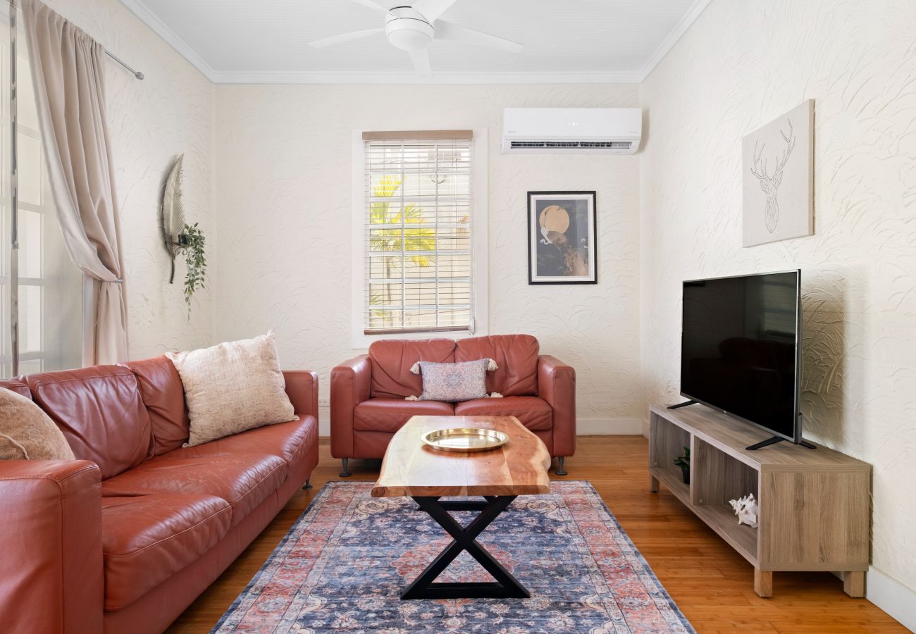 Casa en Santurce - Multi-unit beachside complex for up to 12 guests!