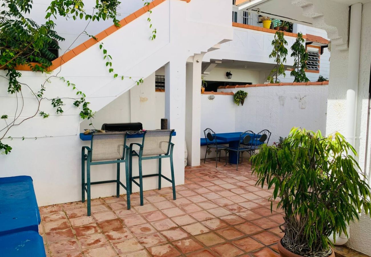 Casa en Santurce - Coastal Comfort: Spanish Villa Steps from the Sand