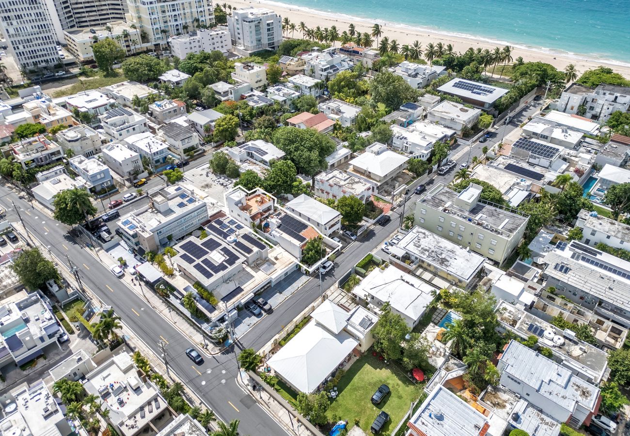Casa en Santurce - Coastal Comfort: Spanish Villa Steps from the Sand