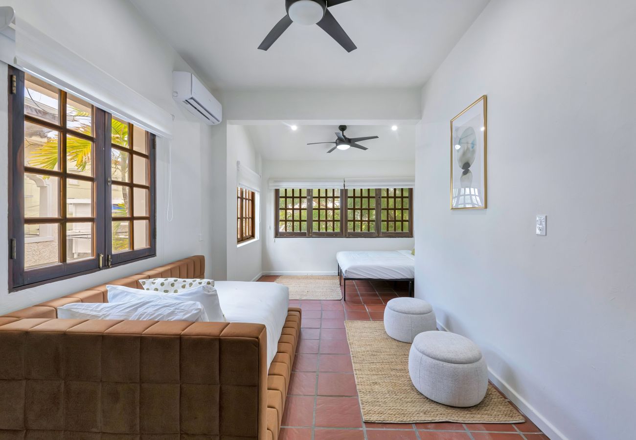 Casa en Santurce - Coastal Comfort: Spanish Villa Steps from the Sand