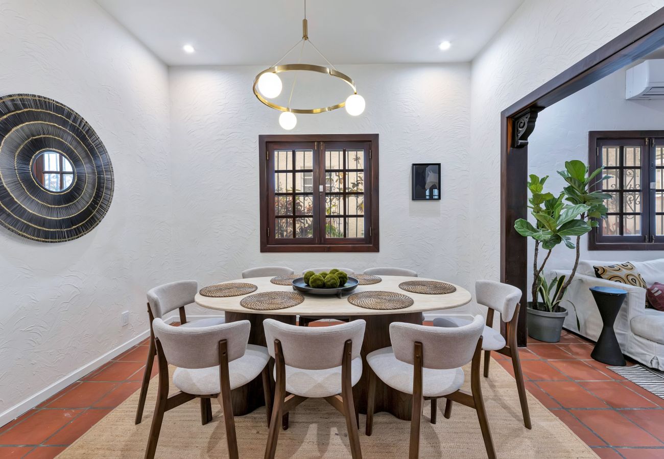 Casa en Santurce - Coastal Comfort: Spanish Villa Steps from the Sand