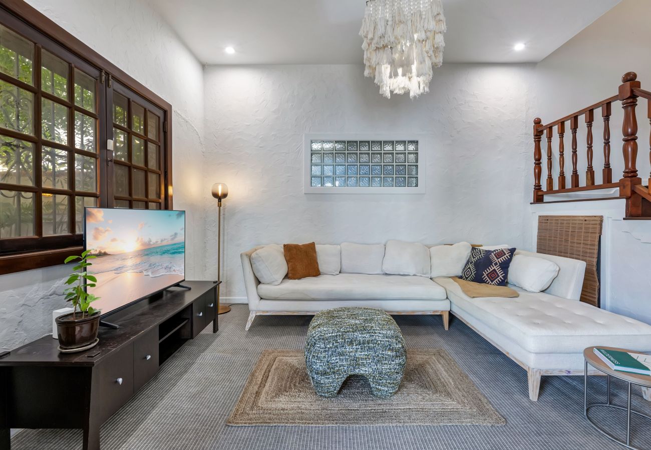 Casa en Santurce - Coastal Comfort: Spanish Villa Steps from the Sand