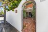 Casa en Santurce - Coastal Comfort: Spanish Villa Steps from the Sand
