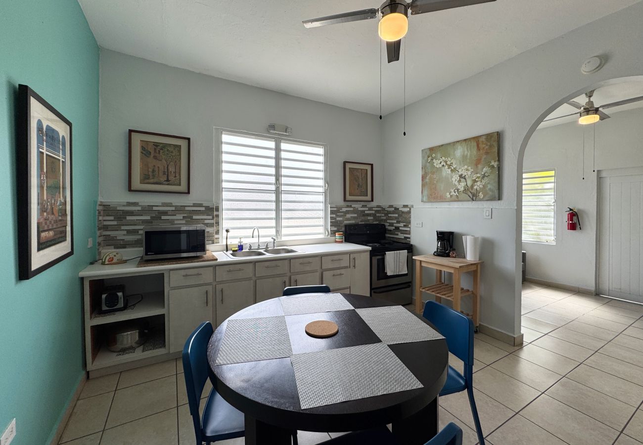 Apartamento en San Juan - Condado 4BR/2BA Rooftop, Patios & Walk to Hotspots