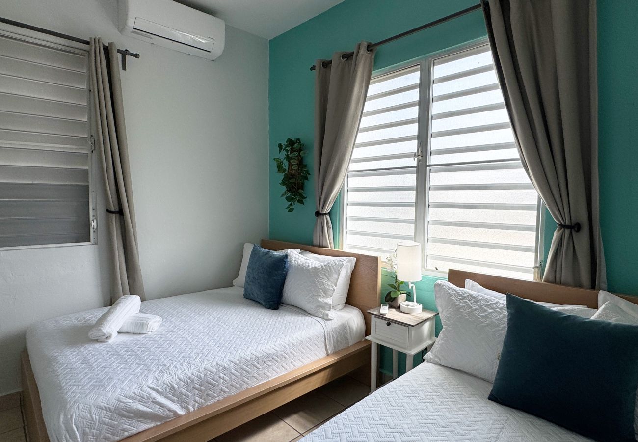 Apartamento en San Juan - Condado 4BR/2BA Rooftop, Patios & Walk to Hotspots