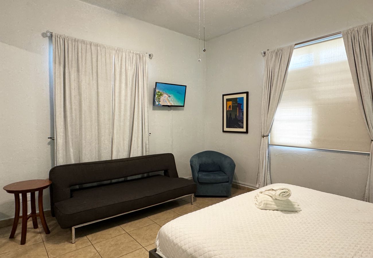 Apartamento en San Juan - Condado 4BR/2BA Rooftop, Patios & Walk to Hotspots