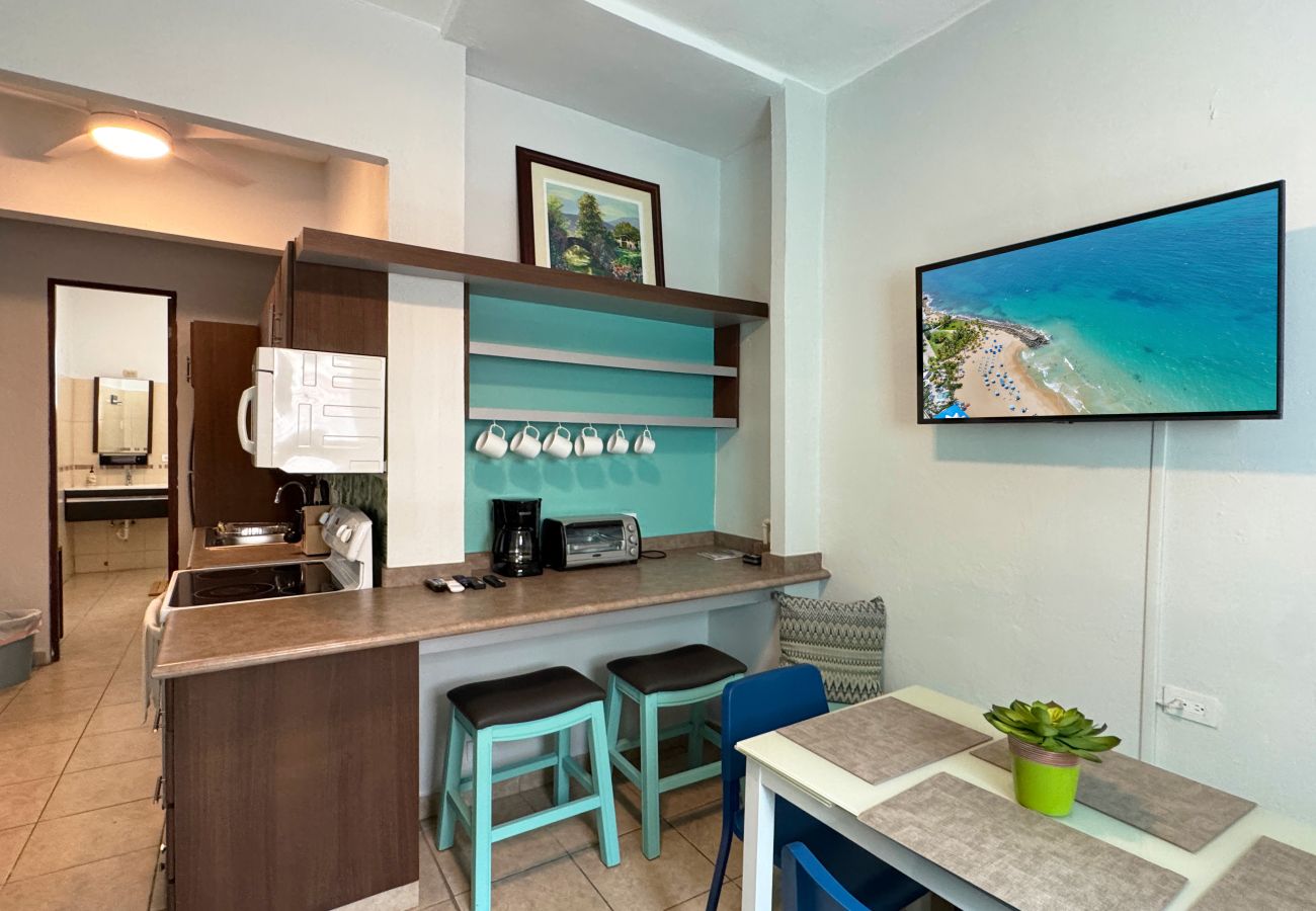 Apartamento en San Juan - Condado 4BR/2BA Rooftop, Patios & Walk to Hotspots