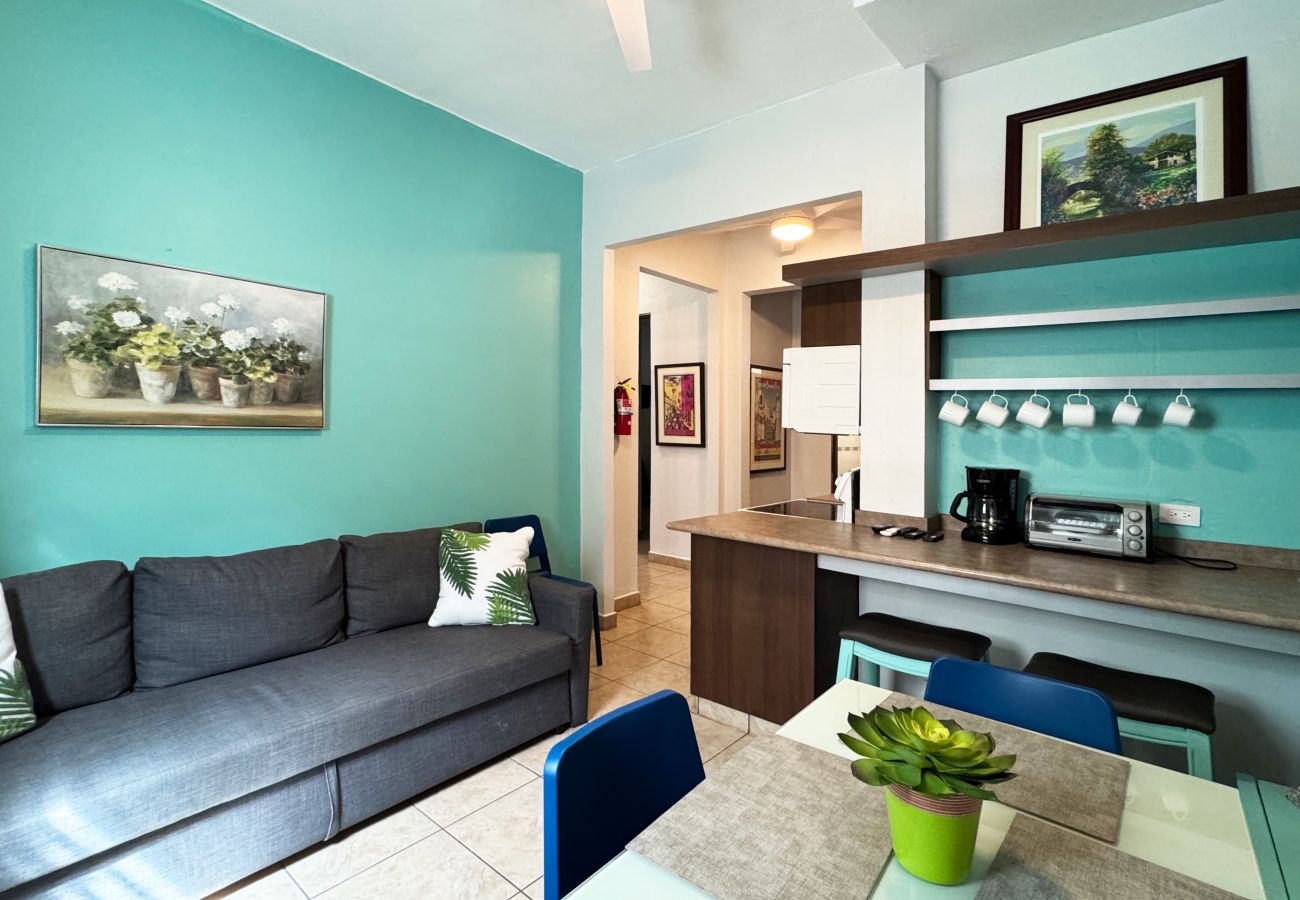Apartamento en San Juan - Condado 4BR/2BA Rooftop, Patios & Walk to Hotspots