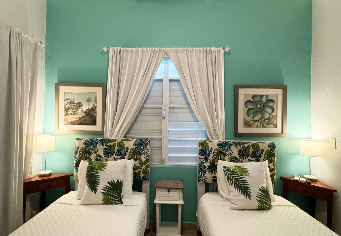 Apartamento en San Juan - Condado 4BR/2BA Rooftop, Patios & Walk to Hotspots