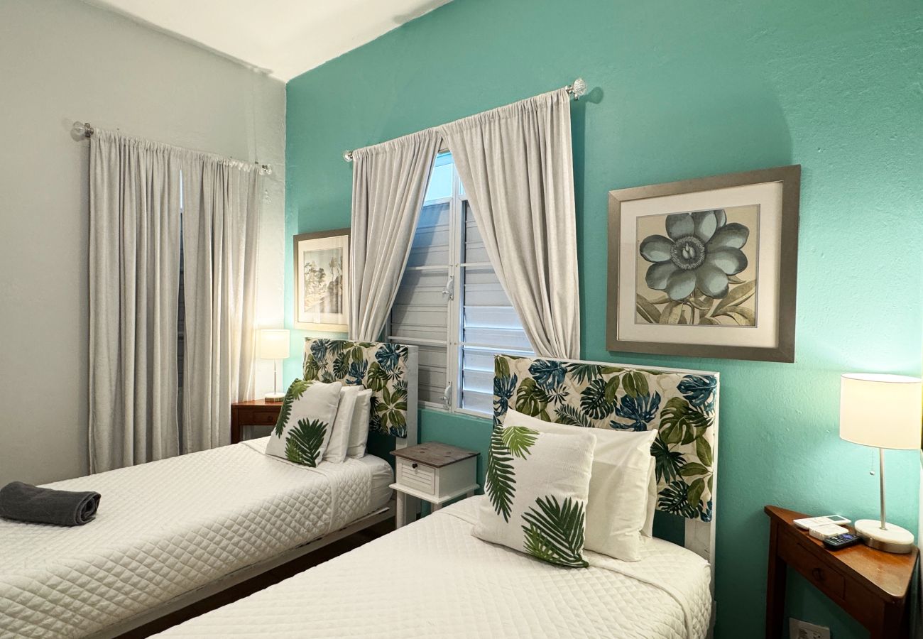 Apartamento en San Juan - Condado 4BR/2BA Rooftop, Patios & Walk to Hotspots