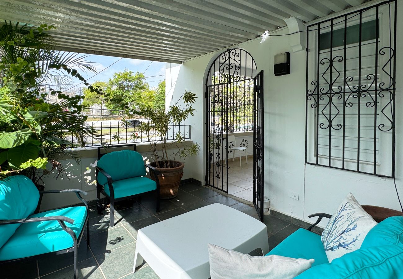 Apartamento en San Juan - Condado 4BR/2BA Rooftop, Patios & Walk to Hotspots