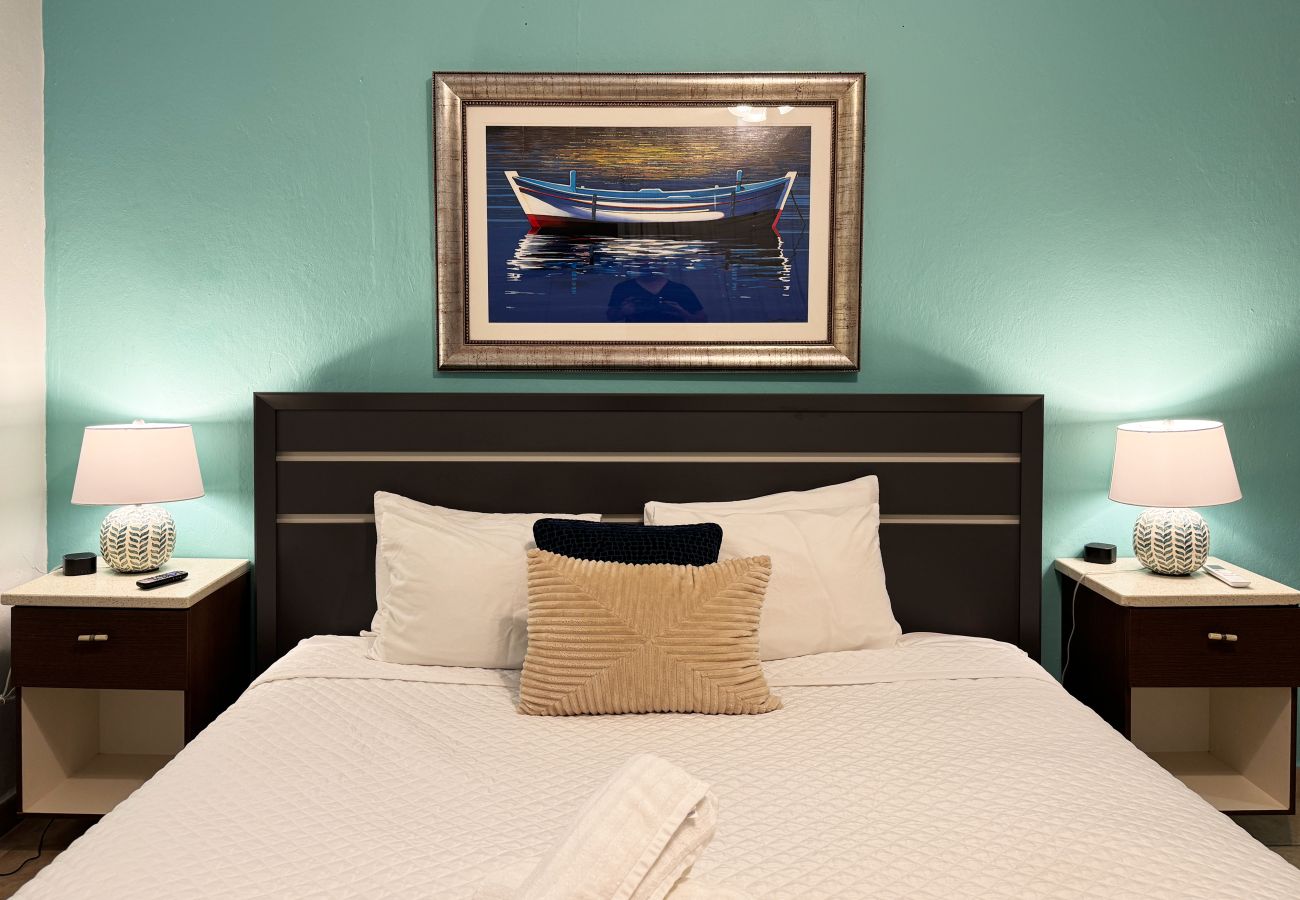 Apartamento en San Juan - Condado 4BR/2BA Rooftop, Patios & Walk to Hotspots
