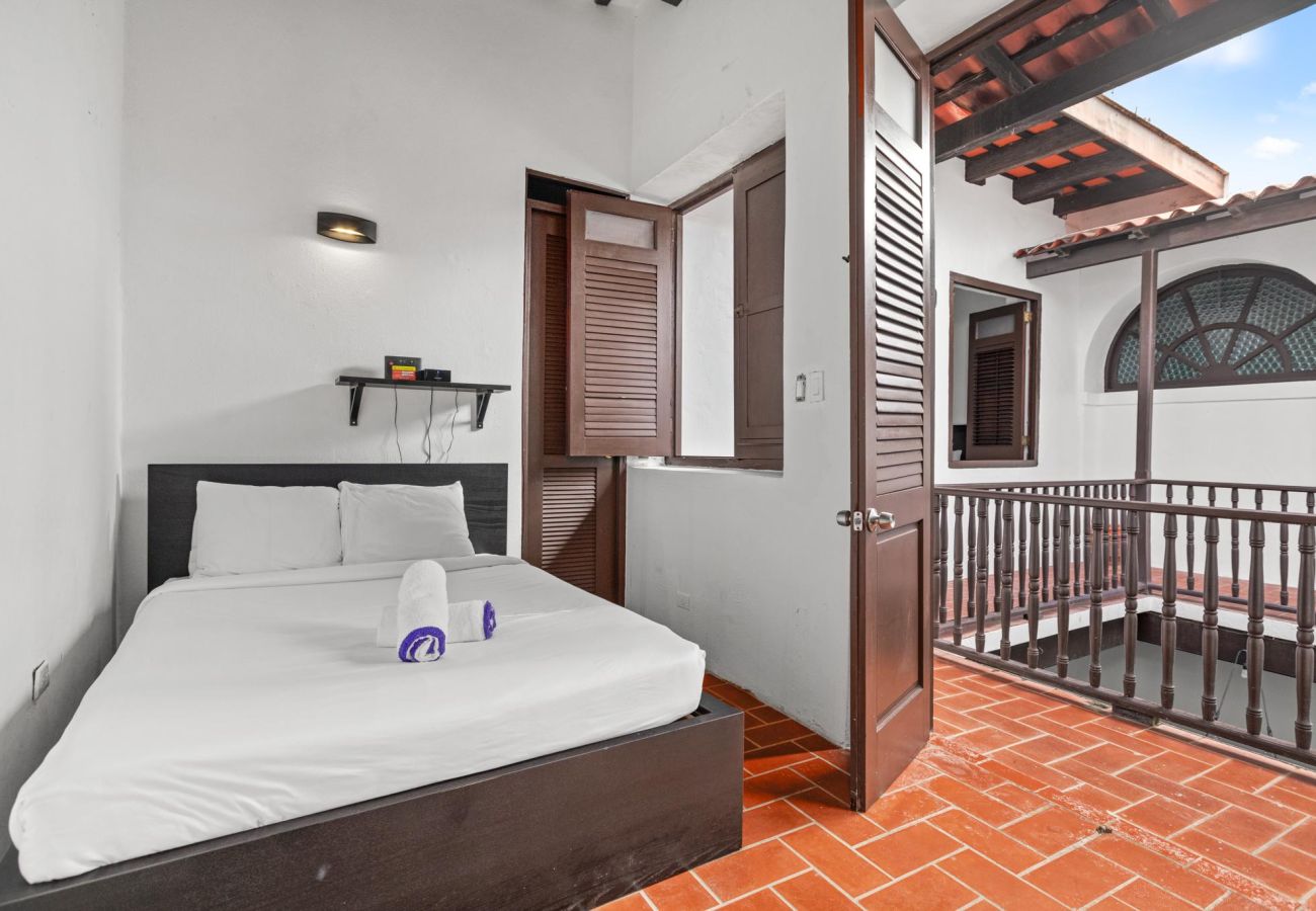 Apartamento en San Juan - Colonial Villa Just Remodeled 2 floors Indoor Patio & Tub  Next to San Sebastian St.