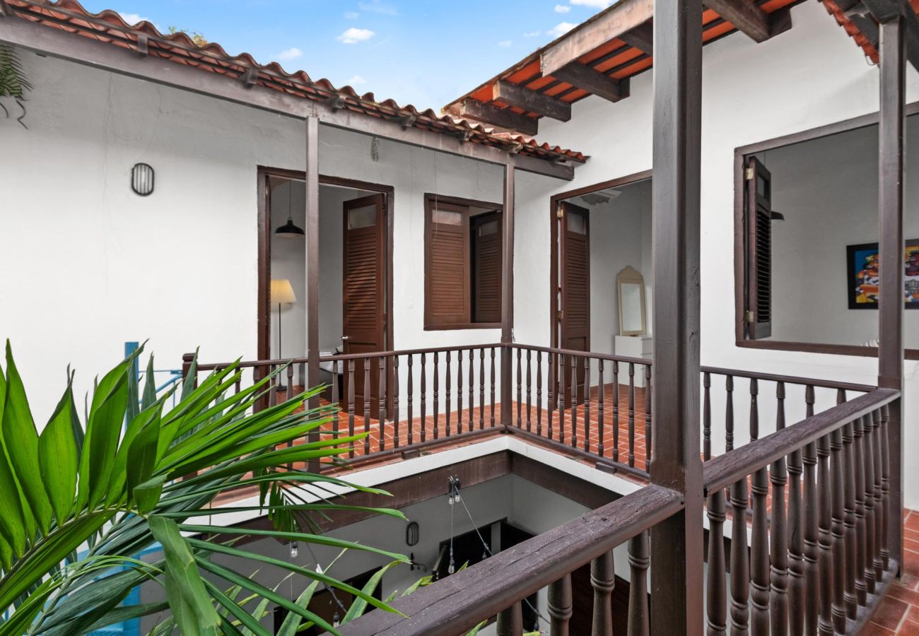 Apartamento en San Juan - Colonial Villa Just Remodeled 2 floors Indoor Patio & Tub  Next to San Sebastian St.