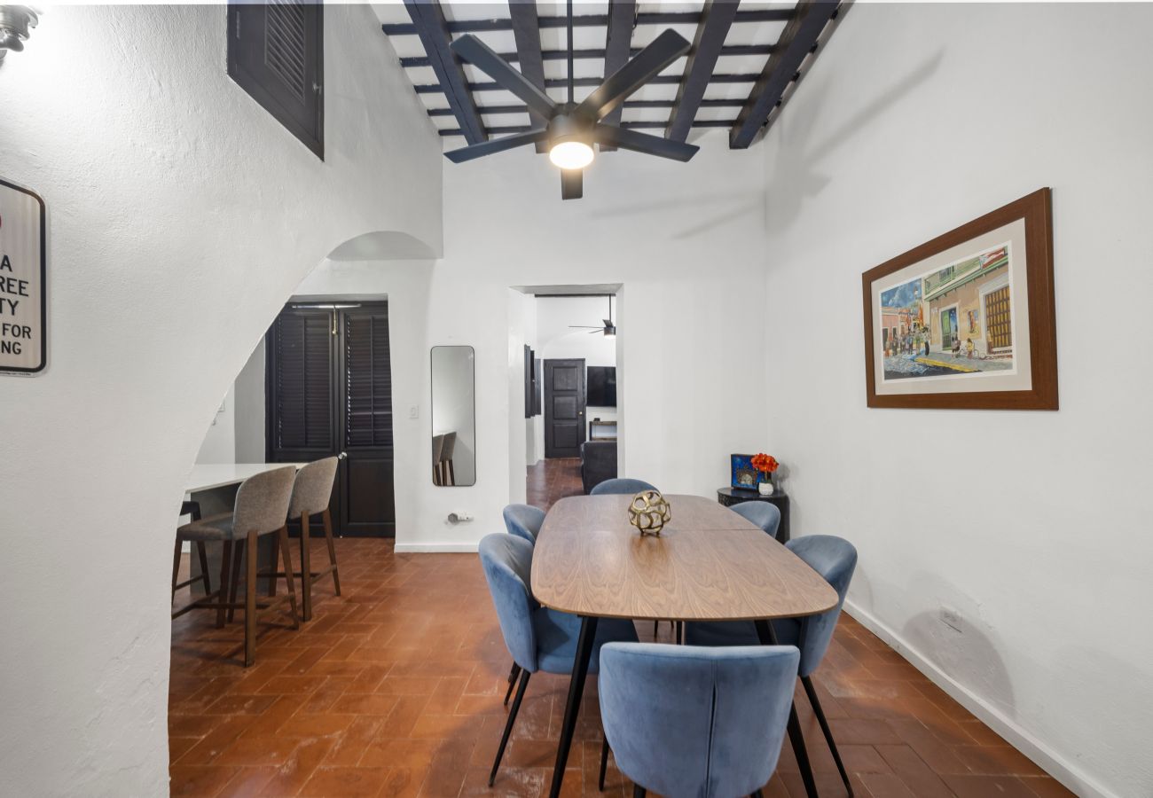 Apartamento en San Juan - Colonial Villa Just Remodeled 2 floors Indoor Patio & Tub  Next to San Sebastian St.