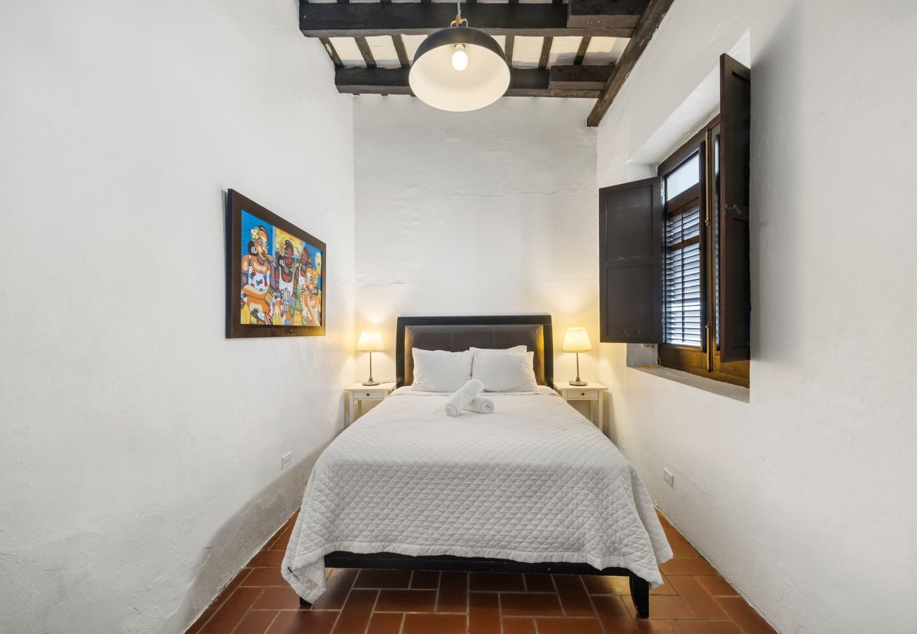 Apartamento en San Juan - Colonial Villa Just Remodeled 2 floors Indoor Patio & Tub  Next to San Sebastian St.