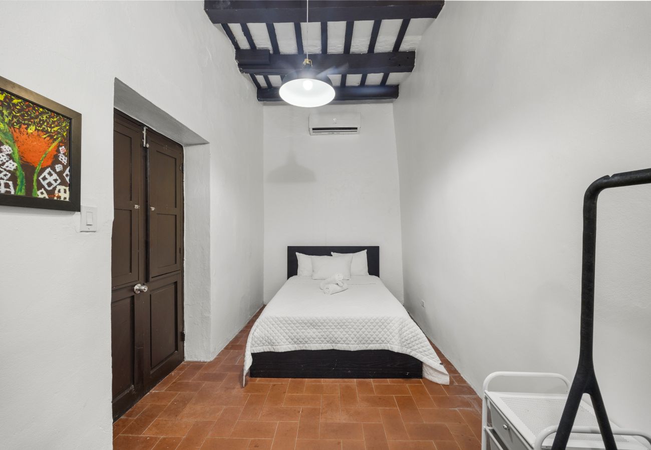Apartamento en San Juan - Colonial Villa Just Remodeled 2 floors Indoor Patio & Tub  Next to San Sebastian St.